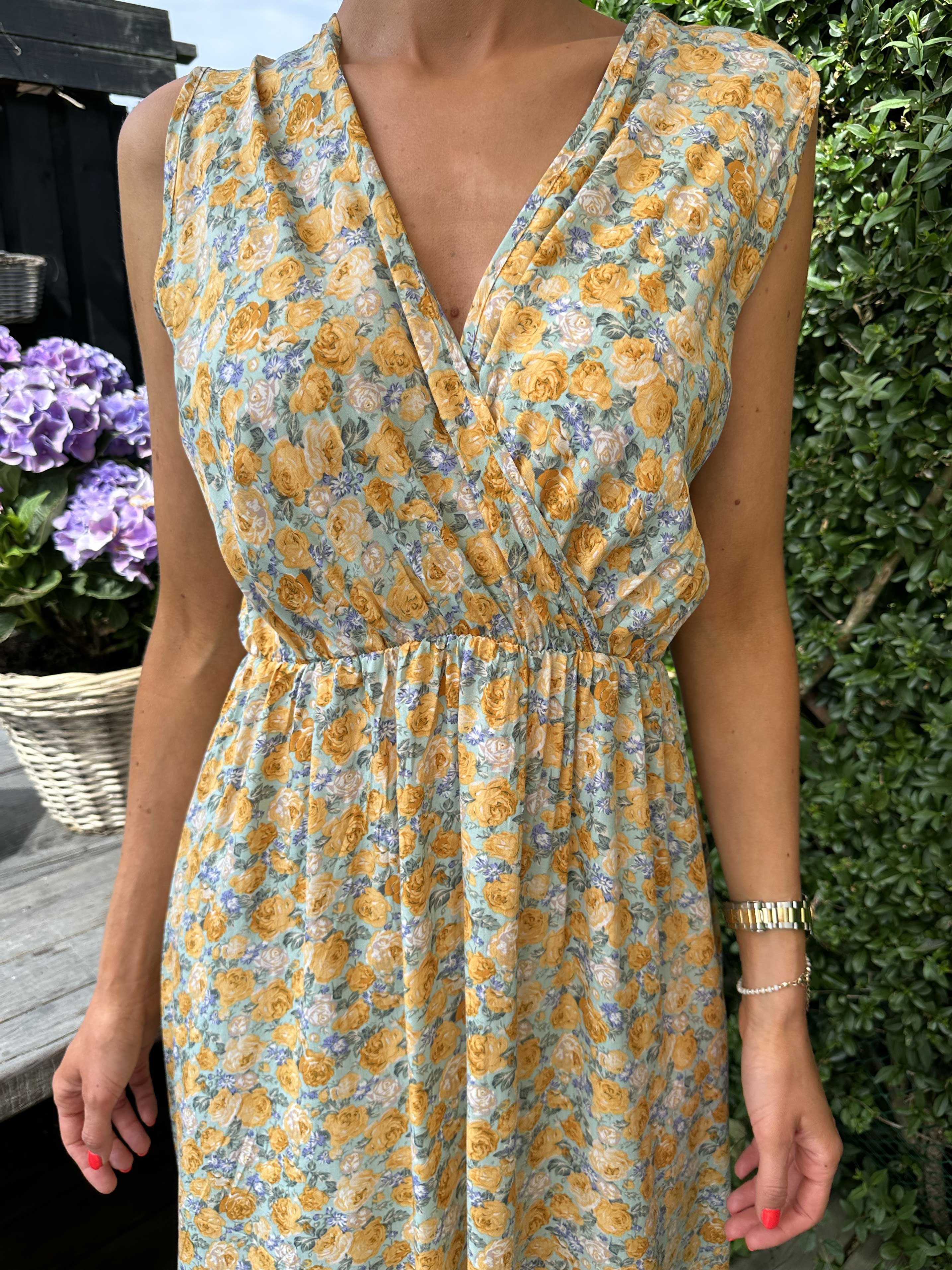 Liv - Sød kjole i småt blomsterprint